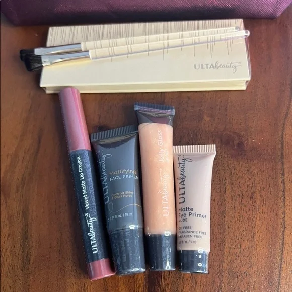 Ulta Beauty 8 piece Set with Makeup Bag - Picture 5 of 7